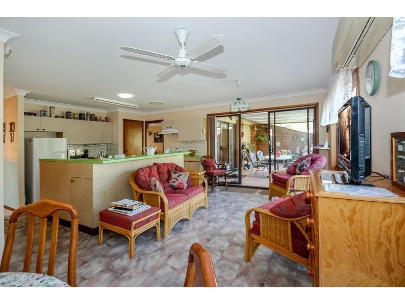 1 Harwood Close, Mannering Park NSW 2259