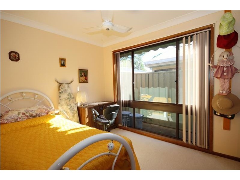 1 Harwood Close, Mannering Park NSW 2259