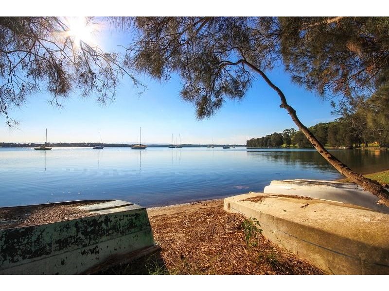 1 Harwood Close, Mannering Park NSW 2259