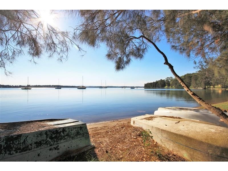 1 Harwood Close, Mannering Park NSW 2259