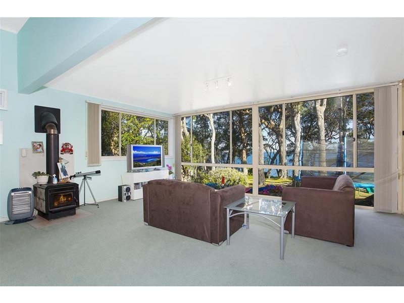 12 Kamilaroo Avenue, Lake Munmorah NSW 2259