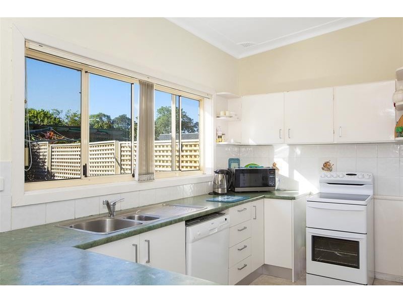 12 Kamilaroo Avenue, Lake Munmorah NSW 2259