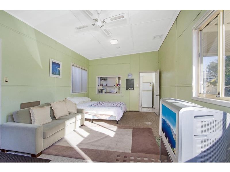 12 Kamilaroo Avenue, Lake Munmorah NSW 2259