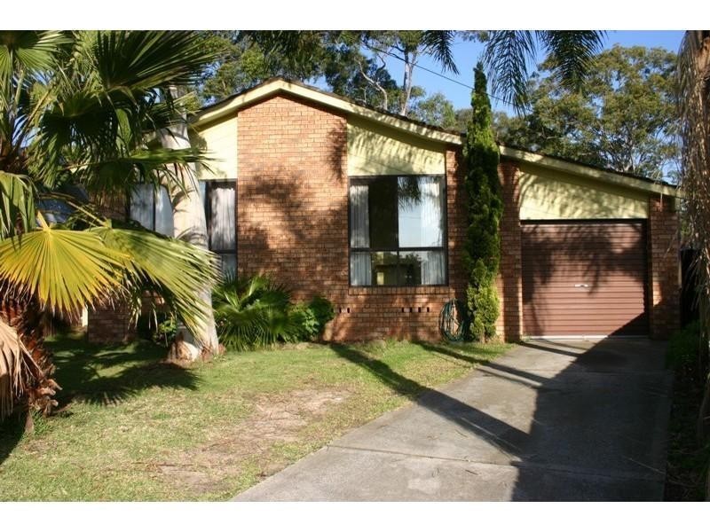 3 Campbell Parade, Mannering Park NSW 2259