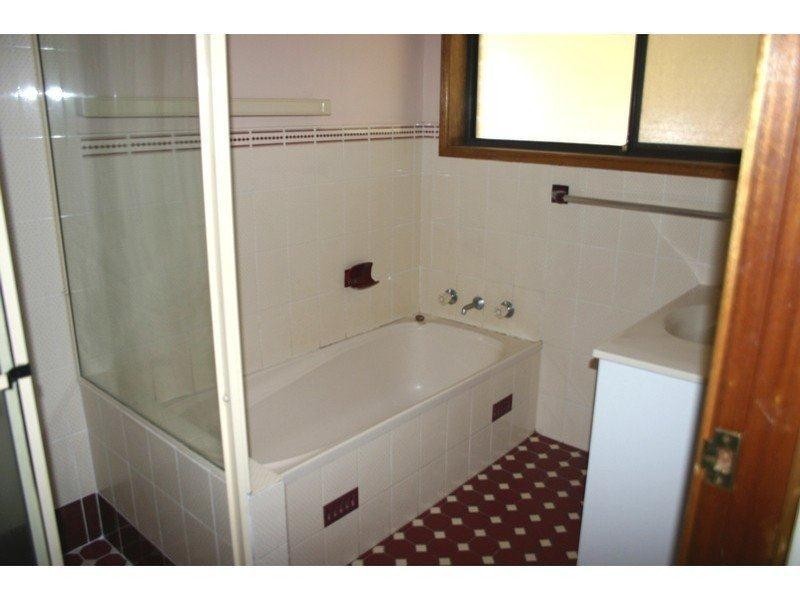 3 Campbell Parade, Mannering Park NSW 2259