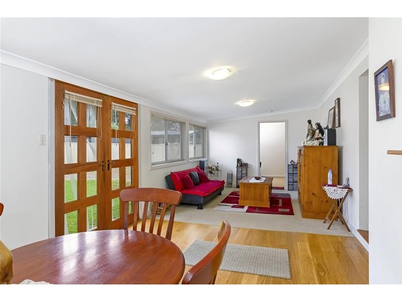 55 Campbell Parade, Mannering Park NSW 2259