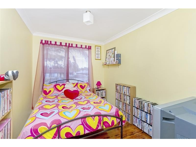 55 Campbell Parade, Mannering Park NSW 2259