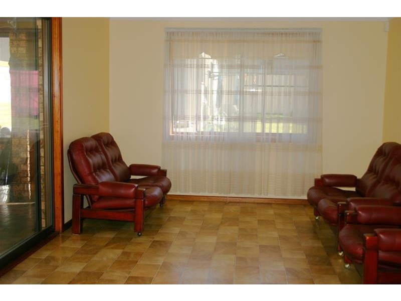 8 Queens Road, Lake Munmorah NSW 2259