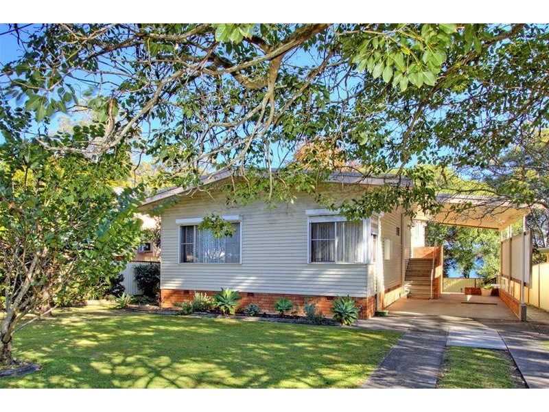 17 Macquarie Road, Mannering Park NSW 2259