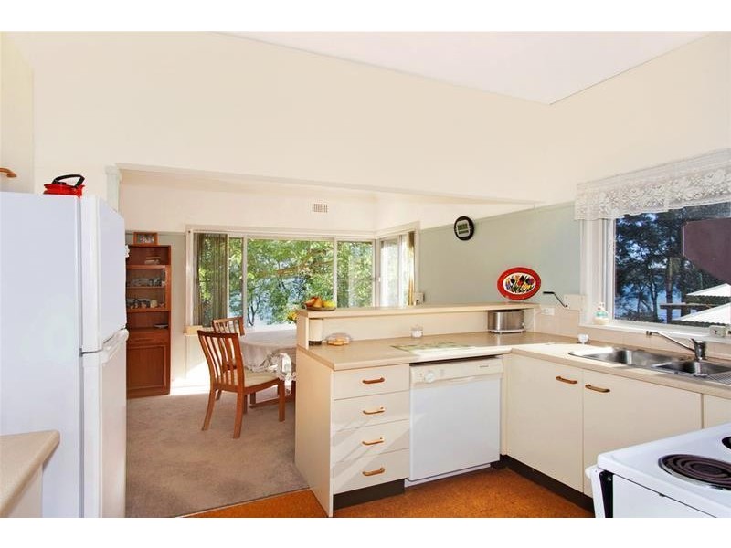 17 Macquarie Road, Mannering Park NSW 2259