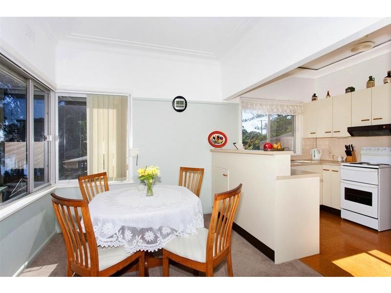 17 Macquarie Road, Mannering Park NSW 2259