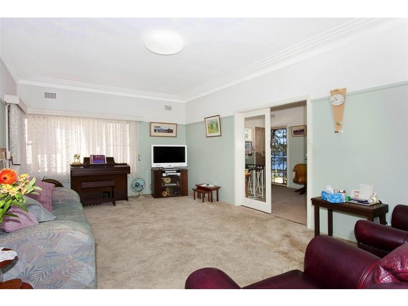 17 Macquarie Road, Mannering Park NSW 2259