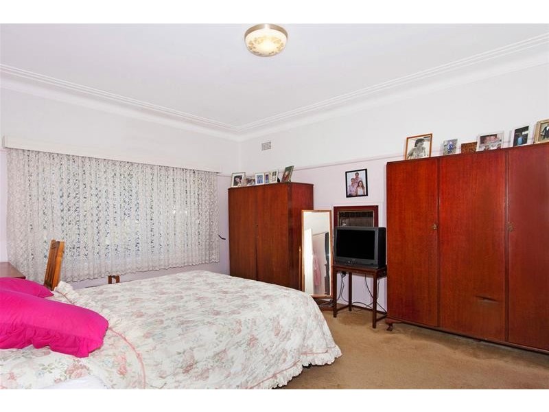 17 Macquarie Road, Mannering Park NSW 2259