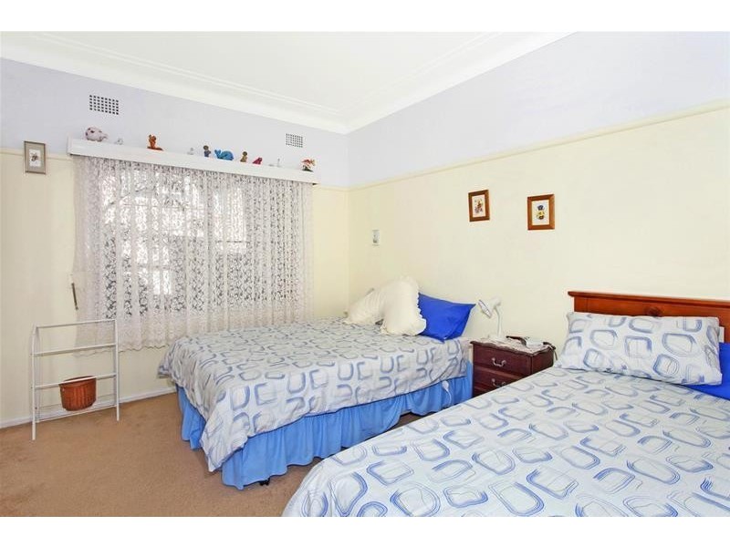 17 Macquarie Road, Mannering Park NSW 2259