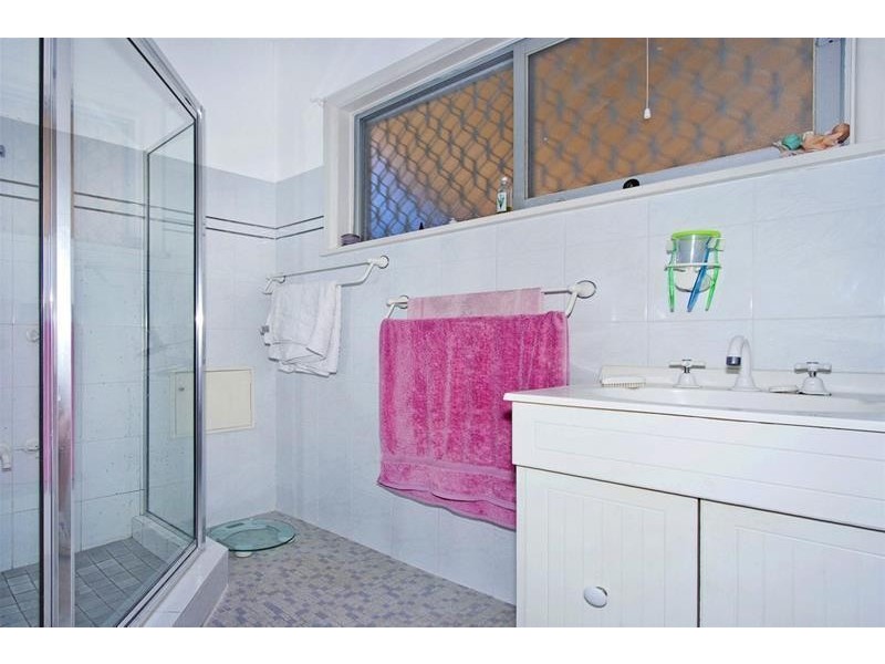 17 Macquarie Road, Mannering Park NSW 2259