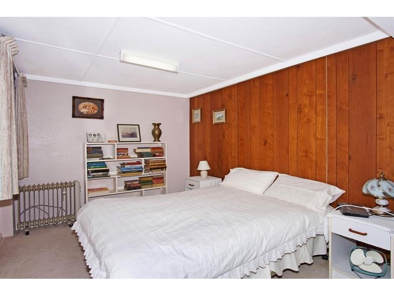 17 Macquarie Road, Mannering Park NSW 2259