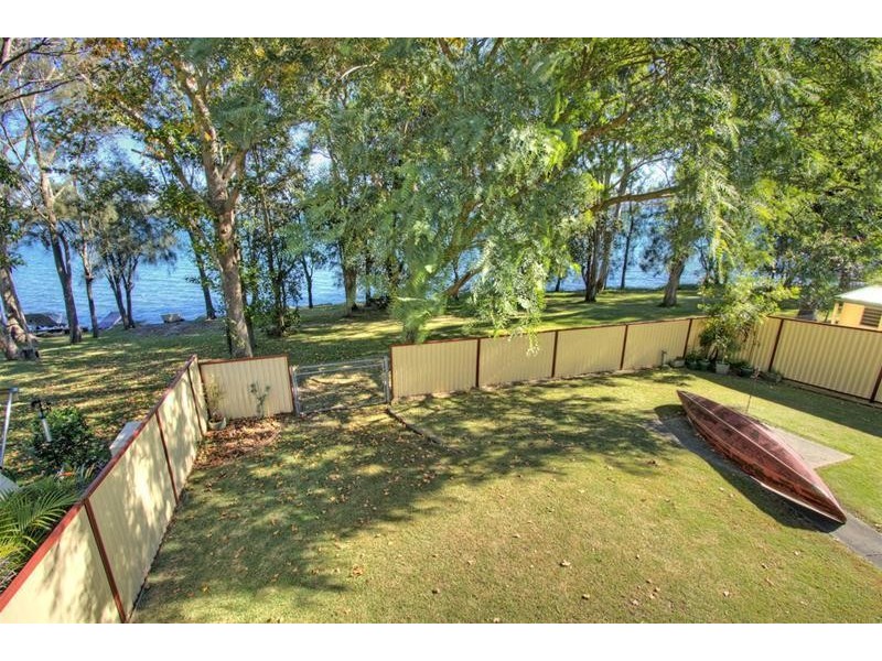 17 Macquarie Road, Mannering Park NSW 2259