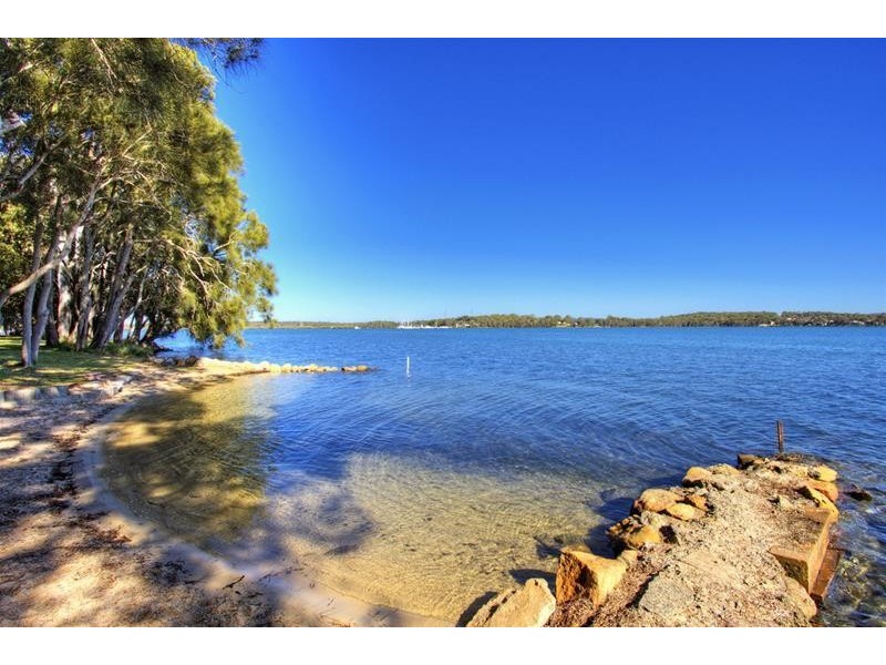 17 Macquarie Road, Mannering Park NSW 2259