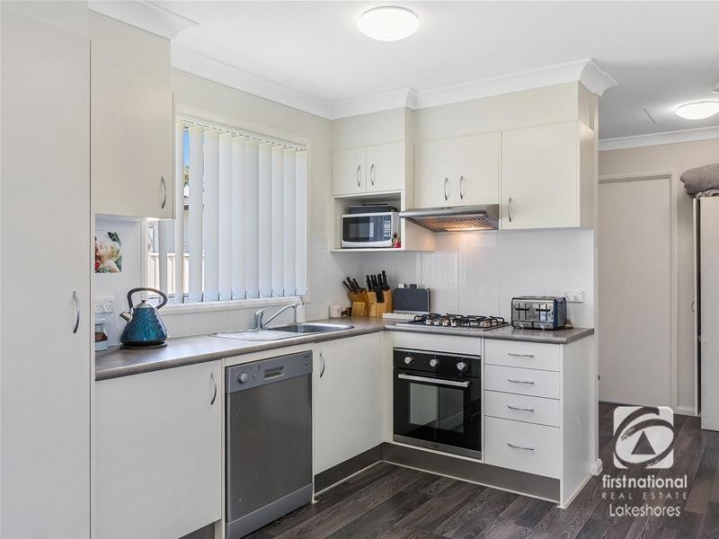 2 Warwick Avenue, Mannering Park NSW 2259