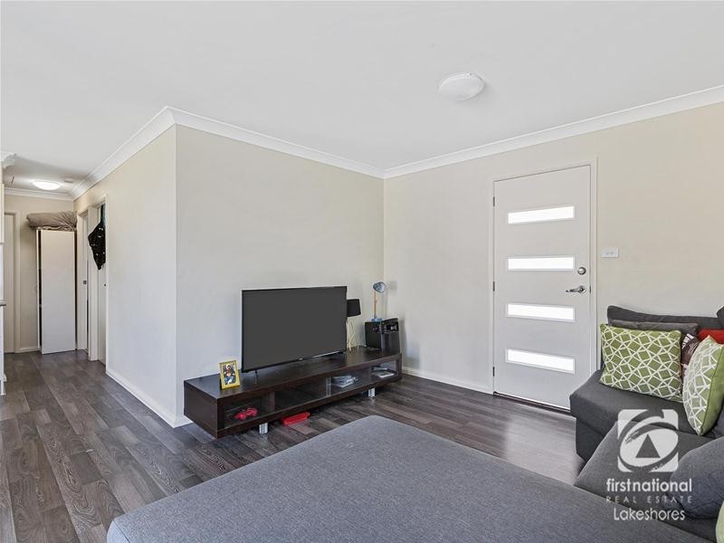 2 Warwick Avenue, Mannering Park NSW 2259