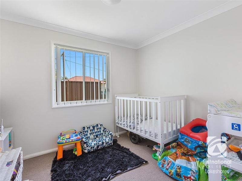 2 Warwick Avenue, Mannering Park NSW 2259