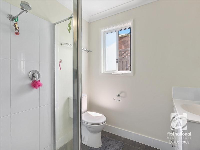 2 Warwick Avenue, Mannering Park NSW 2259