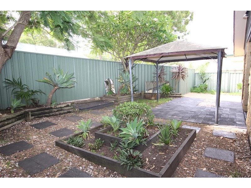 19 Warwick Avenue, Mannering Park NSW 2259