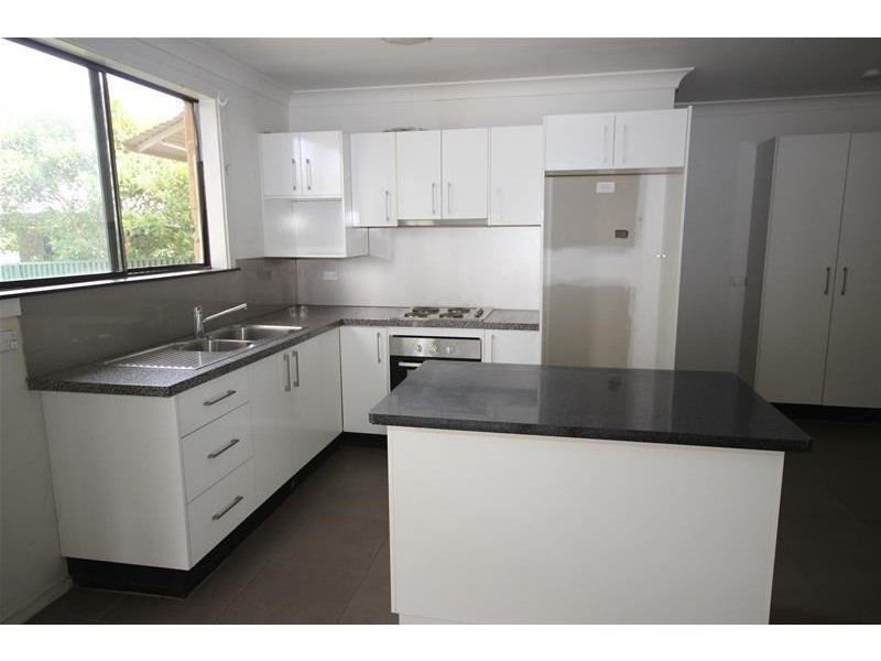 19 Warwick Avenue, Mannering Park NSW 2259