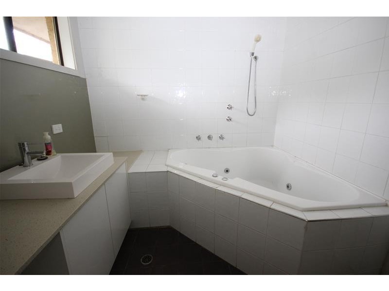 19 Warwick Avenue, Mannering Park NSW 2259