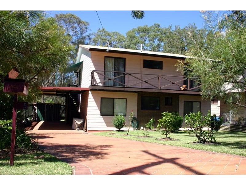 5 Kullaroo  Road, Summerland Point NSW 2259