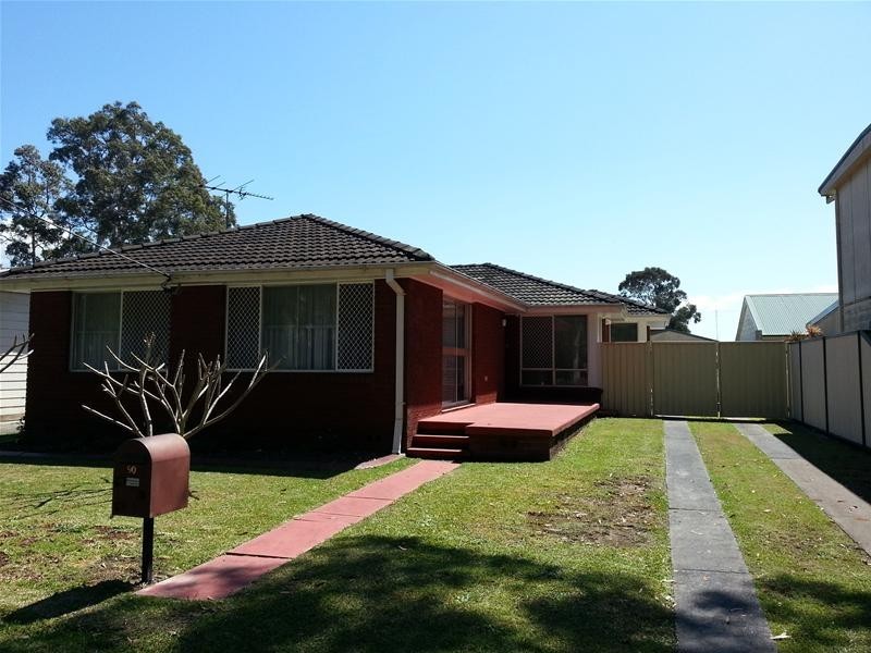 90 Griffith Street, Mannering Park NSW 2259