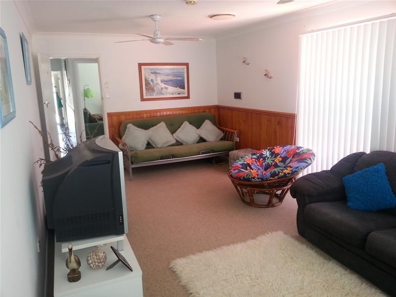 90 Griffith Street, Mannering Park NSW 2259