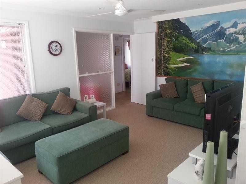 90 Griffith Street, Mannering Park NSW 2259