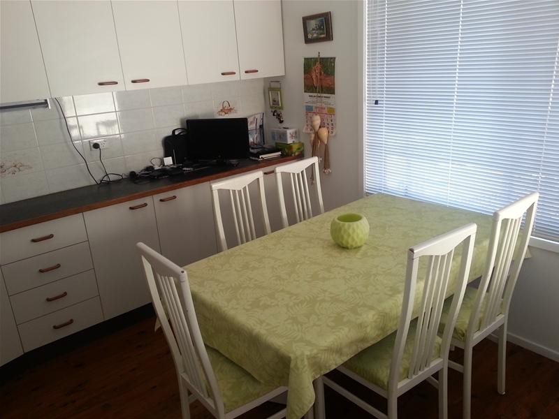 90 Griffith Street, Mannering Park NSW 2259