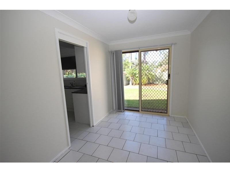 18 Warwick Avenue, Mannering Park NSW 2259