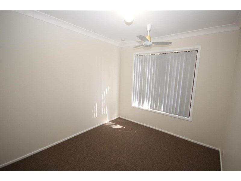 18 Warwick Avenue, Mannering Park NSW 2259