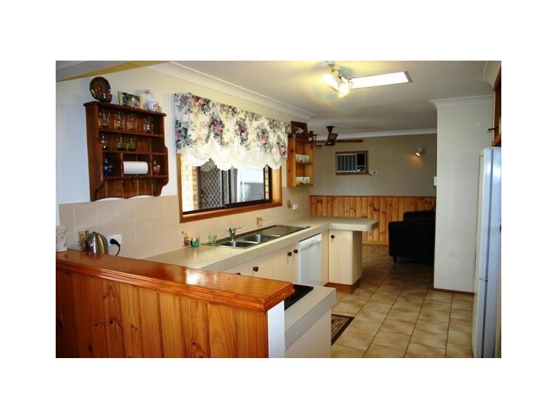 19 Warrina Avenue, Summerland Point NSW 2259