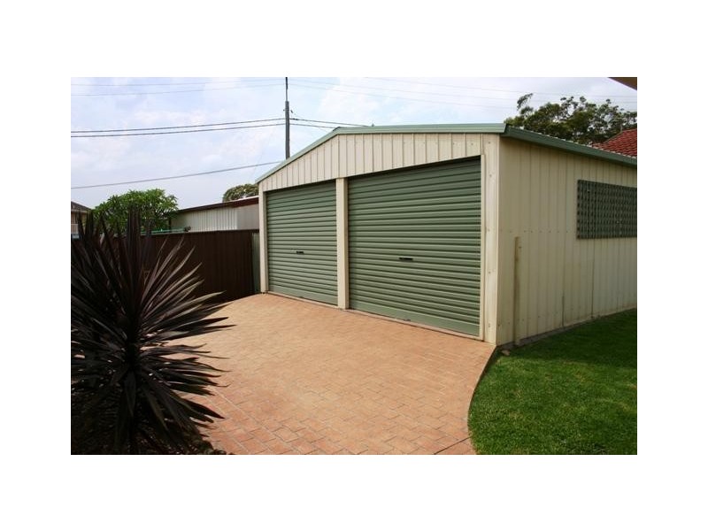 19 Warrina Avenue, Summerland Point NSW 2259