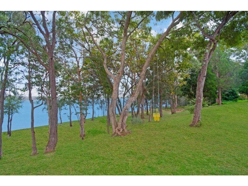 74 Teragalin Drive, Chain Valley Bay NSW 2259