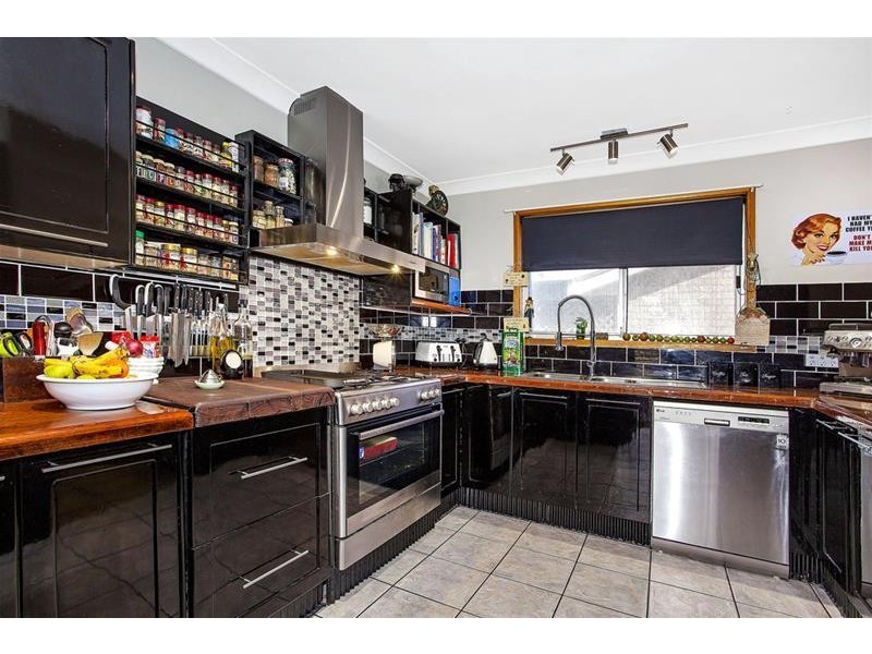 130 Vales Road, Mannering Park NSW 2259