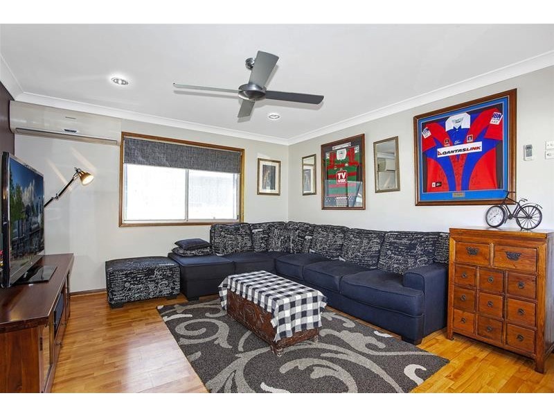 130 Vales Road, Mannering Park NSW 2259