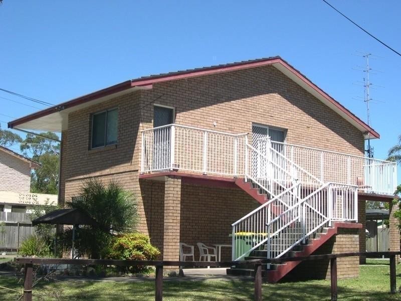 2/115 Vales Road, Mannering Park NSW 2259