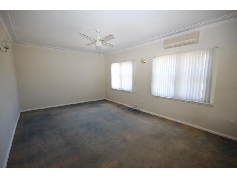 42 Vales Road, Mannering Park NSW 2259