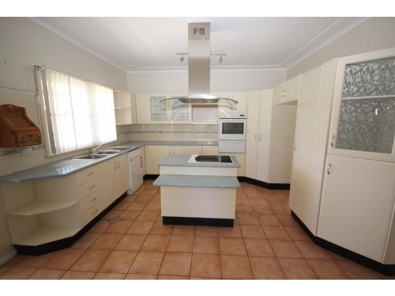 42 Vales Road, Mannering Park NSW 2259