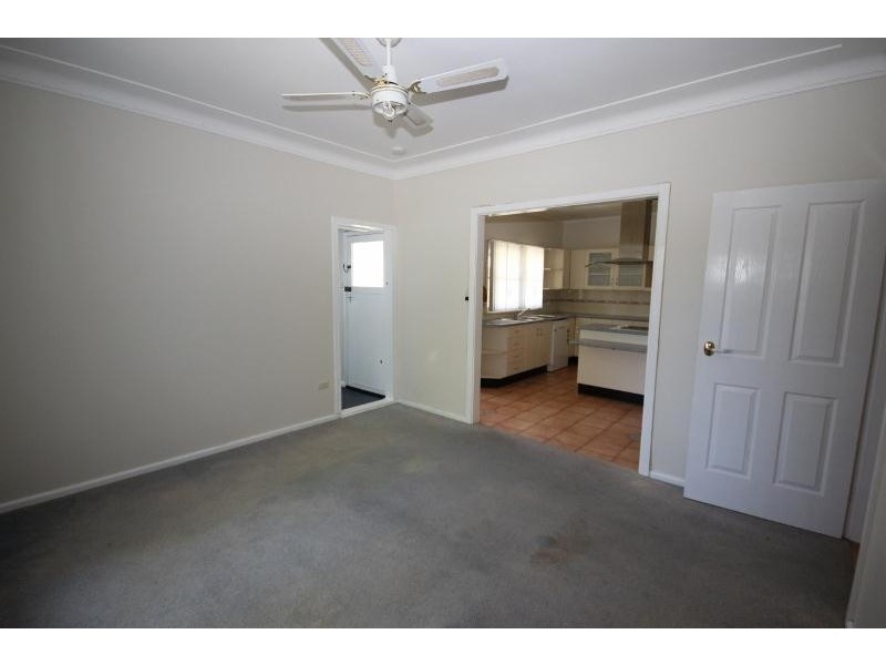 42 Vales Road, Mannering Park NSW 2259