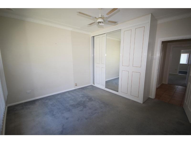 42 Vales Road, Mannering Park NSW 2259