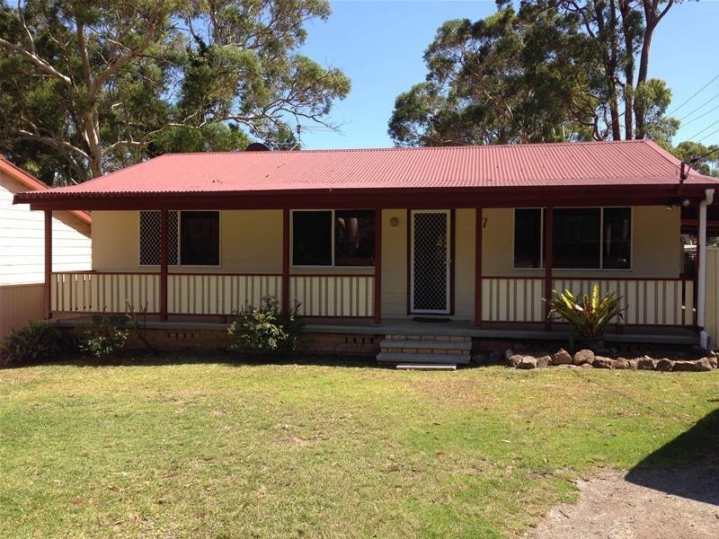 7 Scaysbrook Avenue, Chain Valley Bay NSW 2259