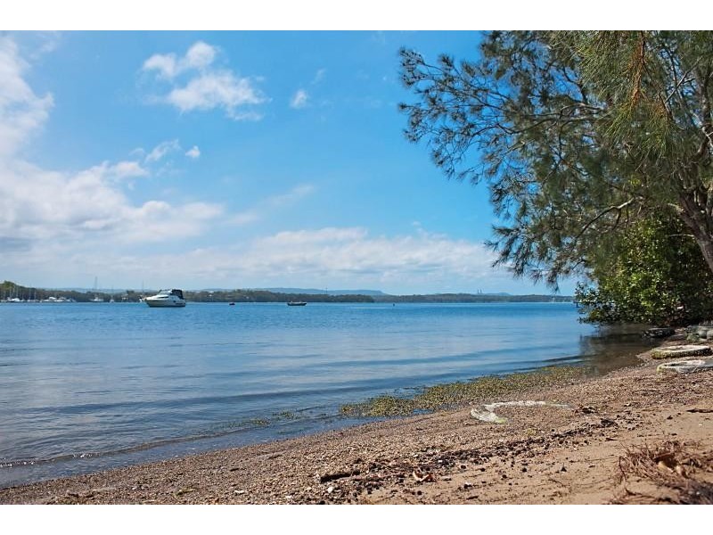 2 Kevin Street, Mannering Park NSW 2259