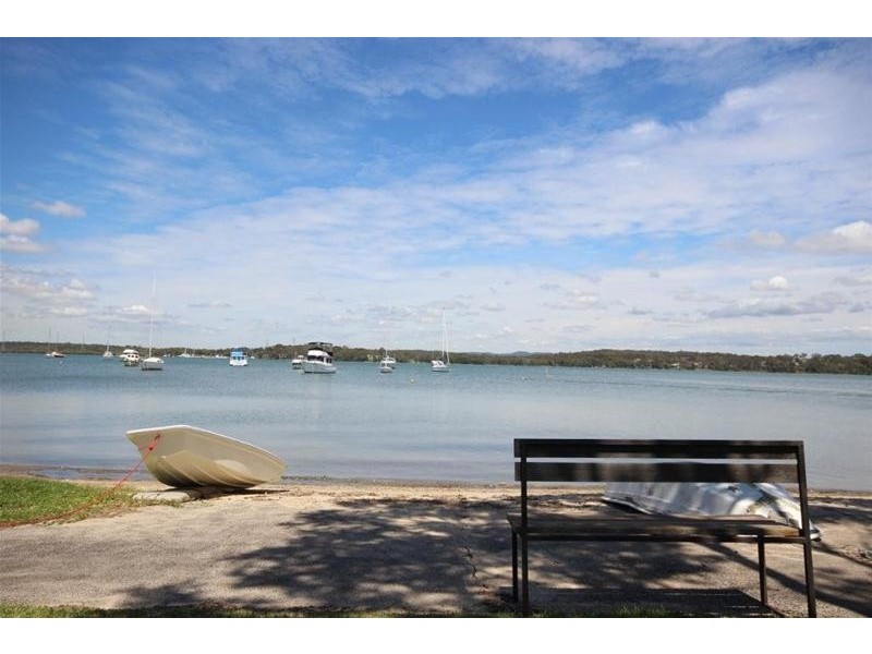 5 The Cut, Mannering Park NSW 2259