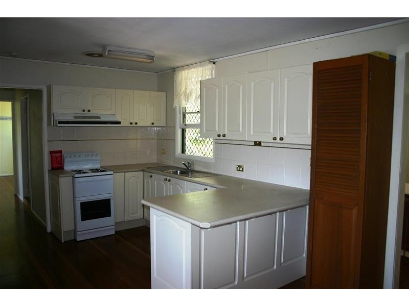 9 Waverley Road, Mannering Park NSW 2259